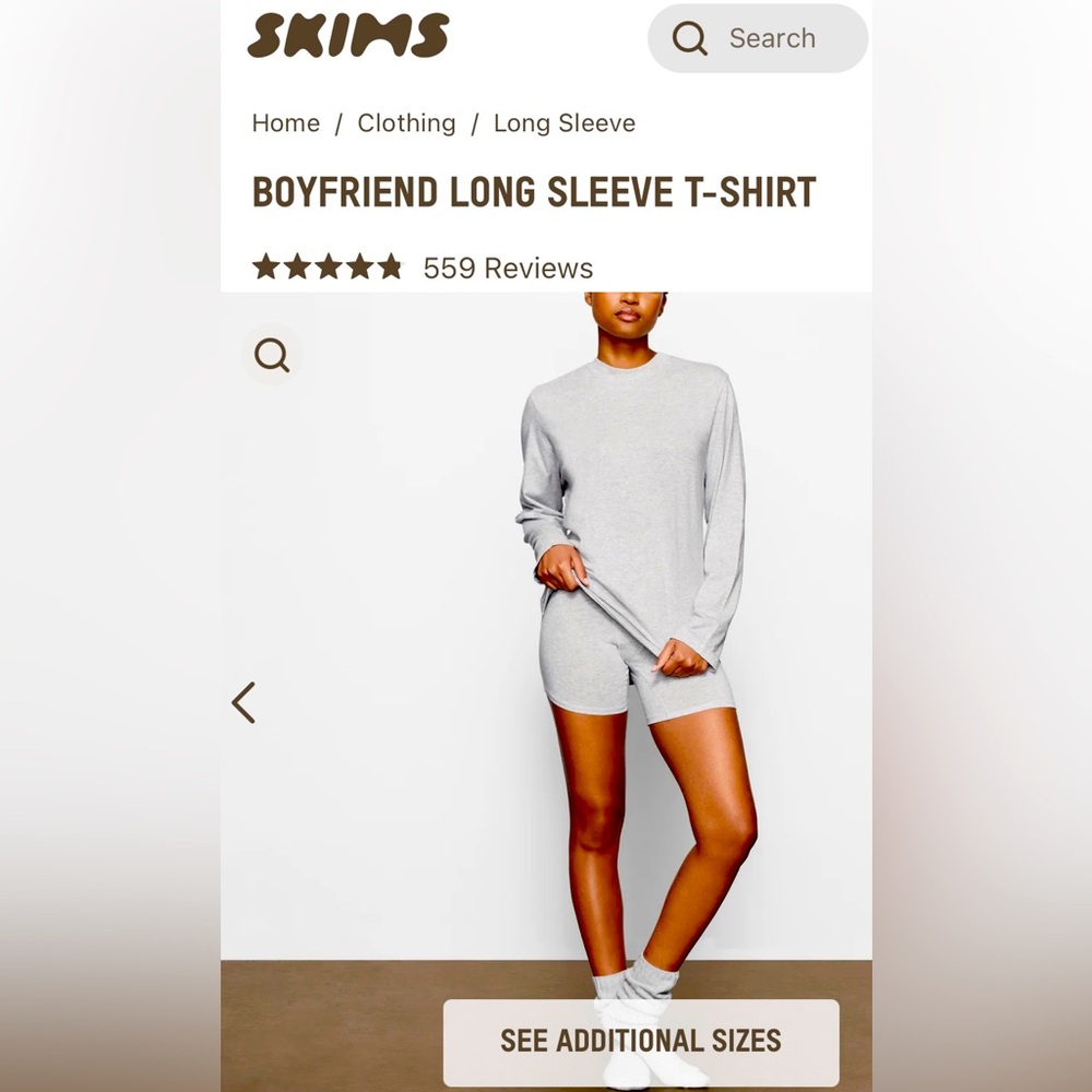 BNWT SKIMS grey boyfriend tee. Smoke and pet free home.